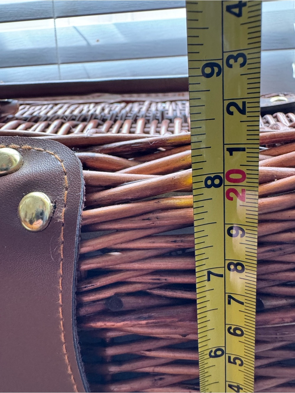 Vintage-Style Woven Wicker Insulated Picnic Basket Cooler - Picture 13 of 15